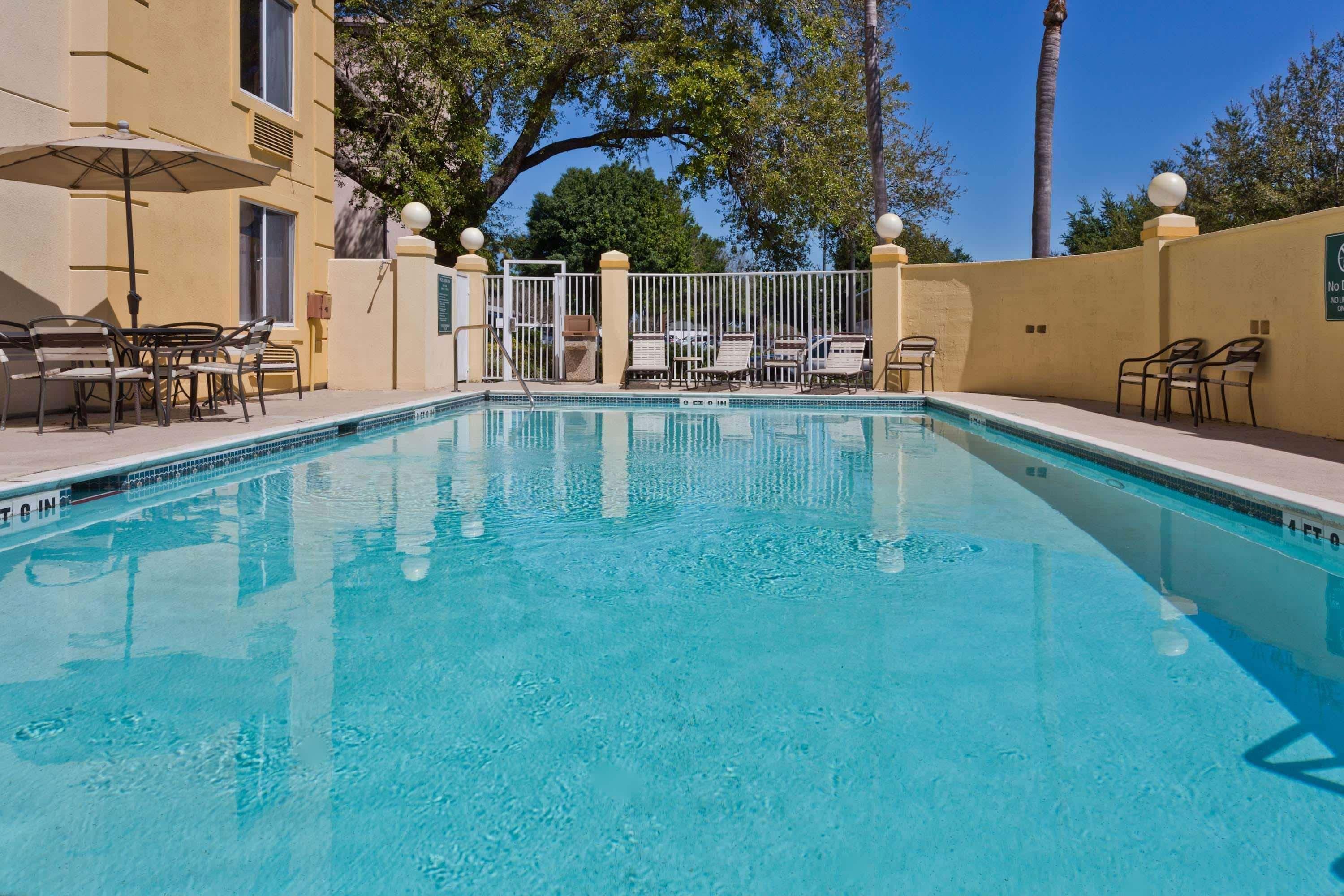 La Quinta By Wyndham Lakeland East Hotel Exterior photo